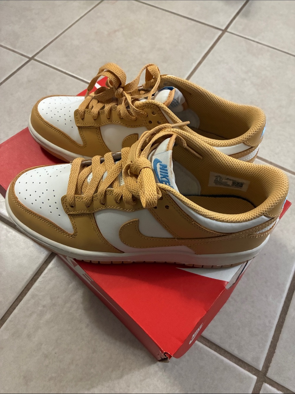 Nike  Dunk Kids Low-Top Sneakers in White and Mustard